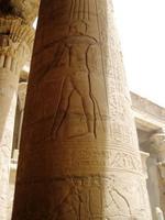 026 Edfu tempel binnenplaats