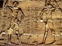 029 Edfu tempel binnenplaats