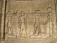 04 Esna tempel buitenkant