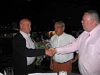 Felicitaties en bloemen voor Theo