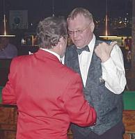 35 Ook de nr. 8 Joop krijgt een hand van Willem