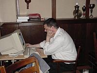 18 André bezig met het invoeren van de wedstrijdgegevens