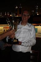 35 De kampioen met de bokaal