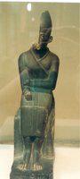 9. Khasekhem 2e dyn. hoogte 56 cm